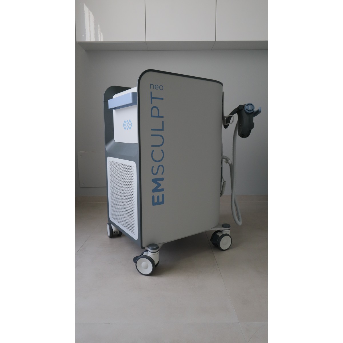 BTL EMSculpt Neo usado de segunda mano año 2024 Varios equipos  EMSCULPT