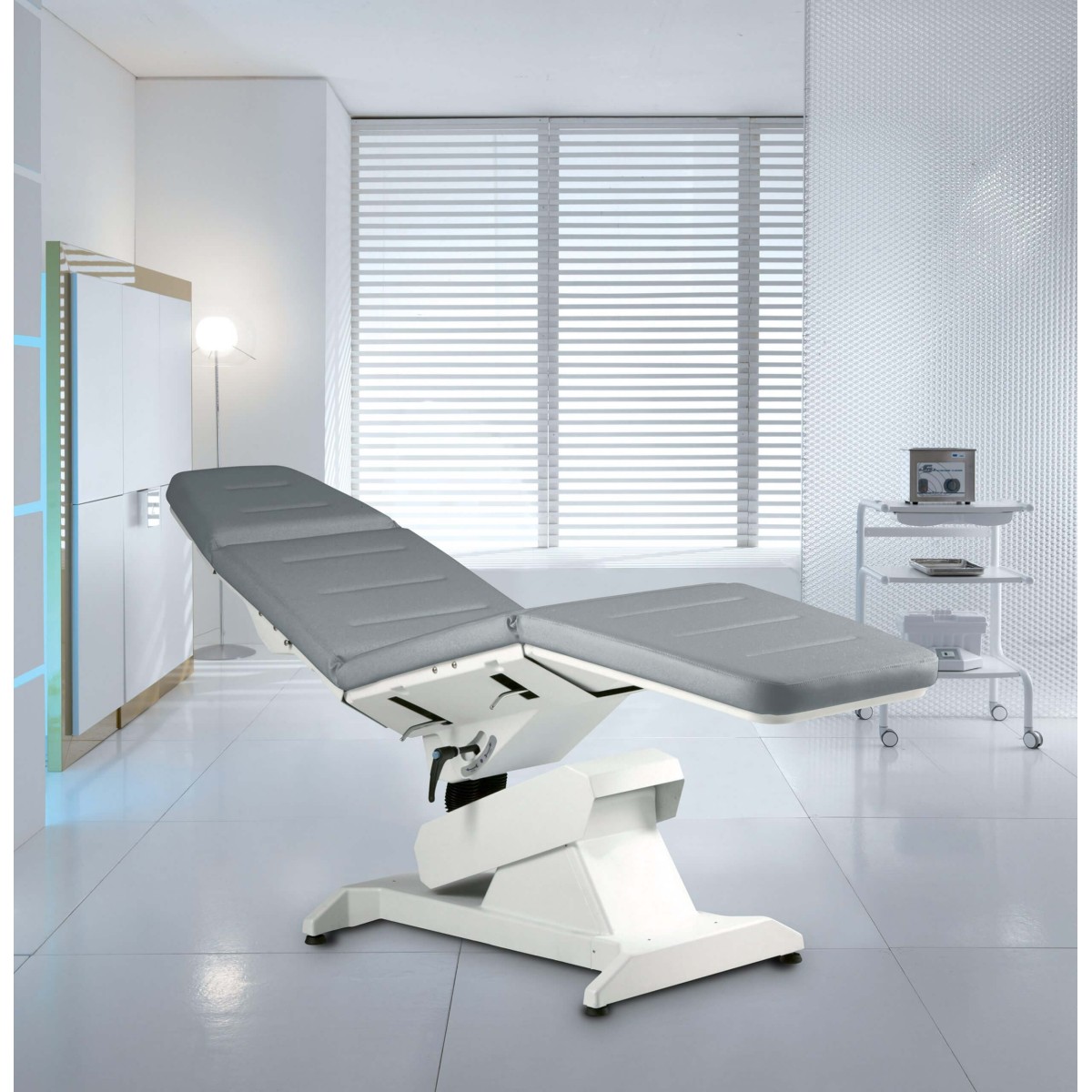 LEMI 3 – elektrischer Stuhl für Dermatologie und ästhetische Medizin LEMI Lehrstuhlinhaber für Ästhetische Medizin und Dermat...