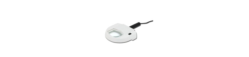 Lampen van Manual Wood met vergrootglas